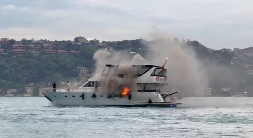 Bebek kıyısında cins teknesinde yangın