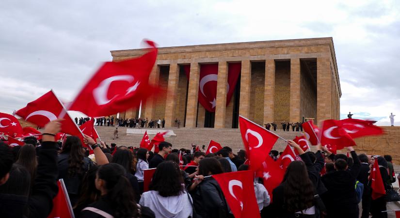 Birinci adımın 107’nci yılı. 81 vilayetten gençler Anıtkabir’e koştu