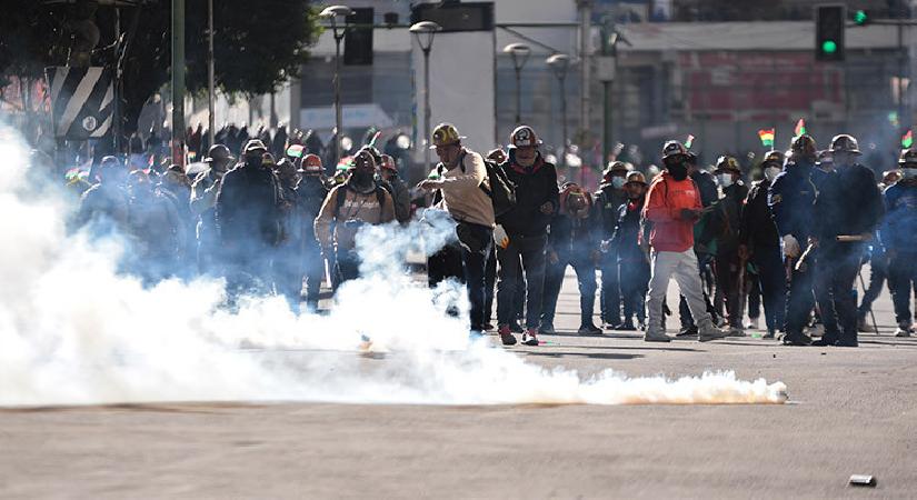 Bolivya’da polis ile protestocu madenciler çatıştı