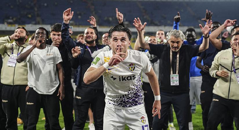 Eyüpsporlu futbolcular ligde kaldıkları için mutlu!