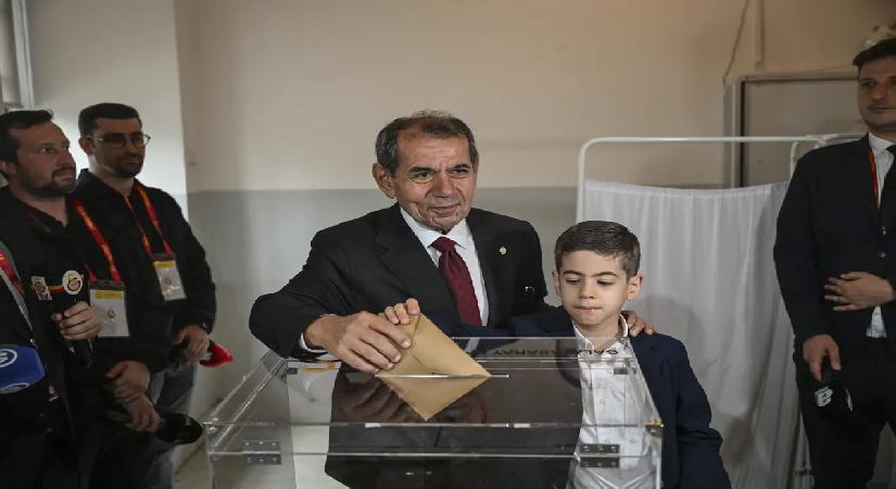 Galatasaray’da Dursun Özbek tekrar lider
