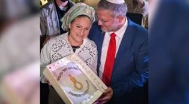 İdam yasasının mimarıydı. İsrailli Bakan “yağlı urgan” resimli pastayla doğum günü kutladı