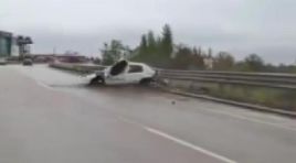 İkinci kazayı önlemeye çalıştı ama başarısız oldu. Otomobil böyle kontrolden çıktı