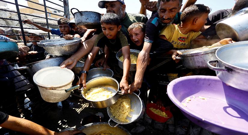 İsrail, Gazze’de yemek dağıtım noktasını vurdu