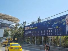 İstanbul caddelerinde Aziz Yıldırım sürprizi!
