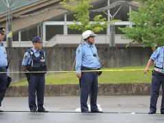 Japonya’da facianın eşiğinden dönüldü: Yol ortasındaki göçük yetkilileri alarma geçirdi