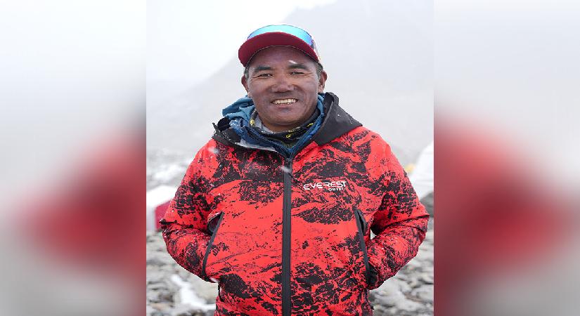 Kendi rekorunu kırdı, Everest’e 32. sefer çıktı