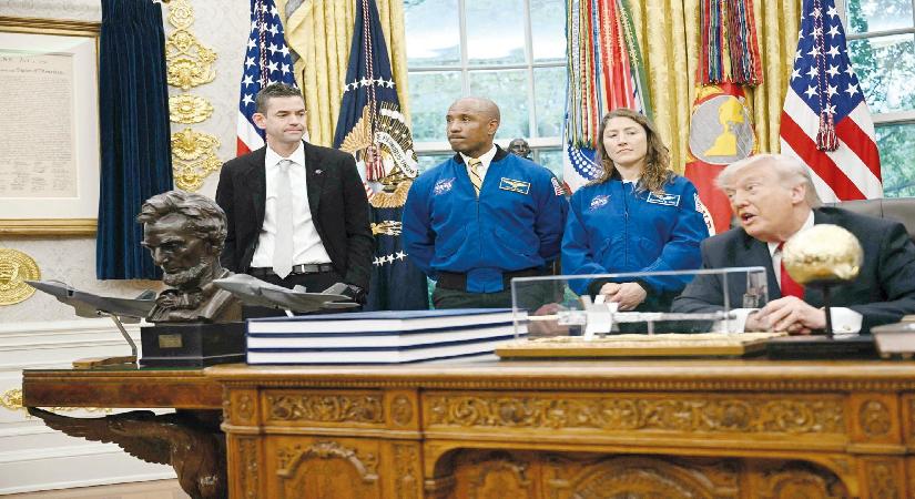 NASA Direktörü’ne kepçe latifesi