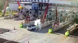 Otoyol gişelerine çarpan arabadaki karı-kocayı mevt ayırdı