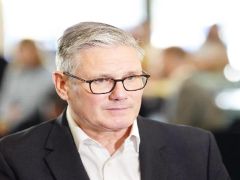 Starmer ‘görevdeyim’ dese de partide istifa davetleri var
