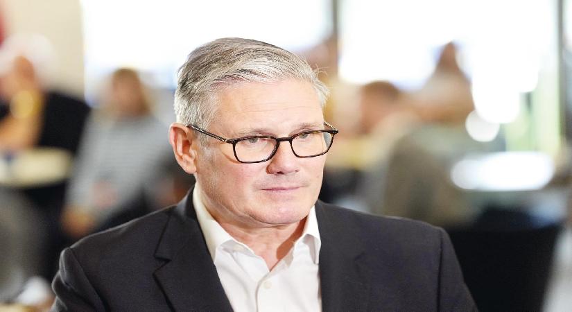 Starmer ‘görevdeyim’ dese de partide istifa davetleri var