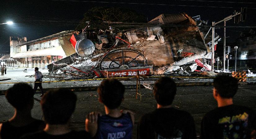 7,8’lik yıkımın bilançosu: Yollar çöktü, 41 kişi öldü, kimi bölgeler dünyadan koptu