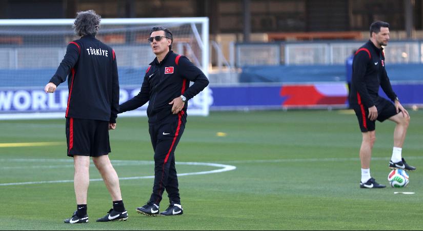 A Ulusal Ekip antrenmanında dikkat çeken detay. Montella’dan iki futbolcuyla özel görüşme