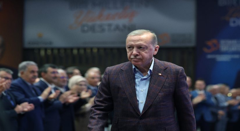 AK Parti’nin yeni şarkısı birinci kere dinletildi