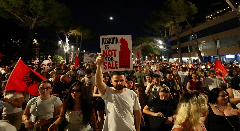 Arnavutluk’ta öfke dinmiyor: 27’nci şov geride kaldı