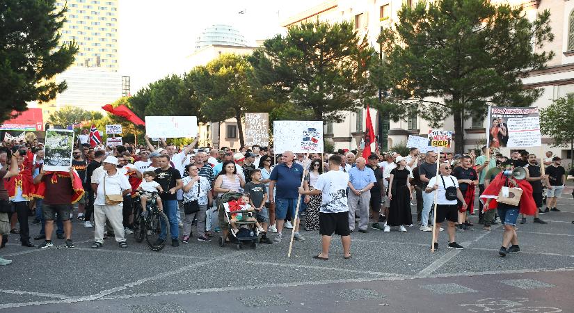 Arnavutluk’ta Trump’ın damadı kontaklı proje 18 gündür protesto ediliyor