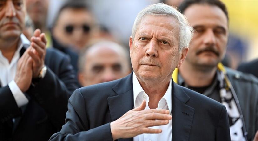AZİZ YILDIRIM KİMDİR, KAÇ YAŞINDA NERELİ? Aziz Yıldırım Fenerbahçe’de kaç yıl başkanlık yaptı, Fenerbahçe kaç kere şampiyon oldu? İşte tekrar lider seçilen Aziz Yıldırım’ın biyografisi ve hayatı!