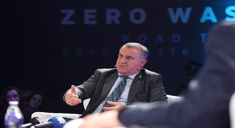 Bakan Bak, Sıfır Atık Şenliği’nde konuştu. “Gençler bu işin her şeyi”