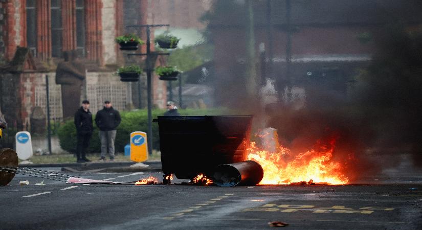 Bıçaklı atağın akabinde Belfast’ta göçmen zıddı protestolar denetimden çıktı