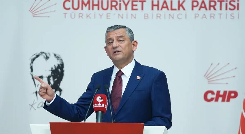 CHP’lilerin evrakı Ankara’da. Ortalarında Özgür Özel ve Veli Ağbaba da var