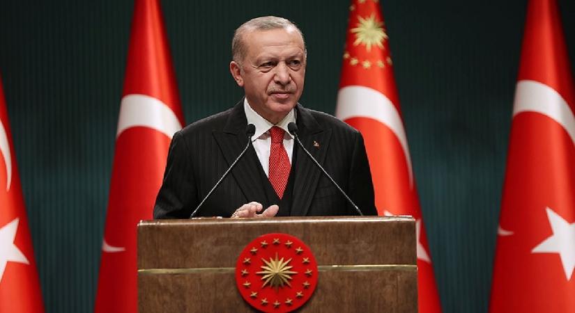 Cumhurbaşkanı Erdoğan ve eşi Emine Erdoğan, YKS’ye girecek öğrencilere muvaffakiyetler diledi