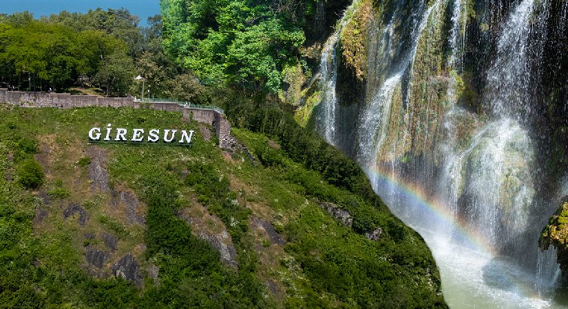 Denizin ve yeşilin kucaklaştığı dik yamaçlara heyeti. Karadeniz’in gizli cenneti