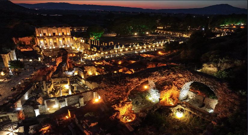 Efes’te gece müzeciliği periyodu