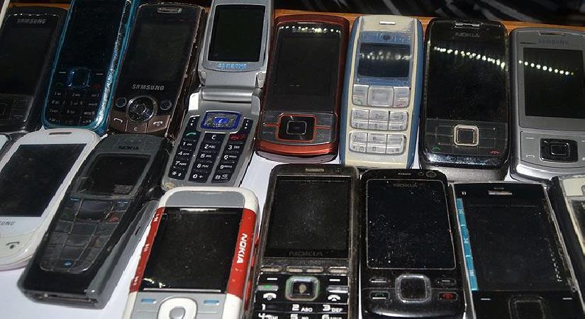 Eski telefonlar sebep yıllarca çekmecede bekliyor?