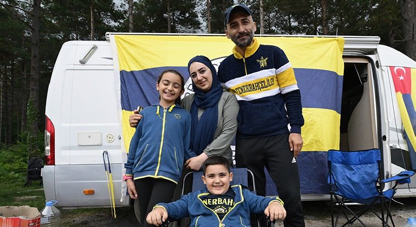 Fenerbahçe aşkı uzaklık ve yer tanımadı, 1280 rakımlı yaylada kamp kurdular
