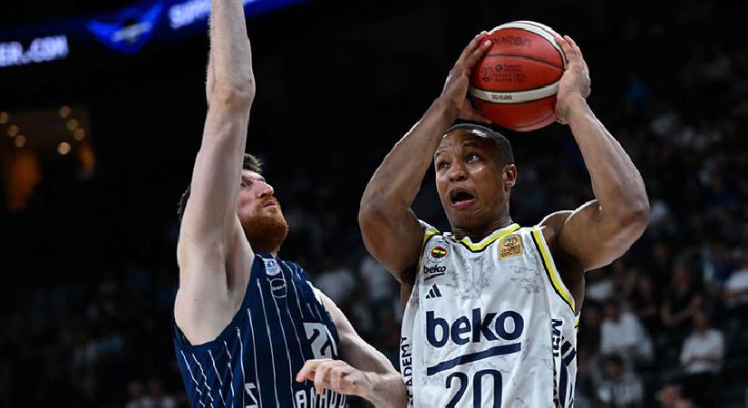 Fenerbahçe Beko, Anadolu Efes’i yıktı, birinci finalist oldu!