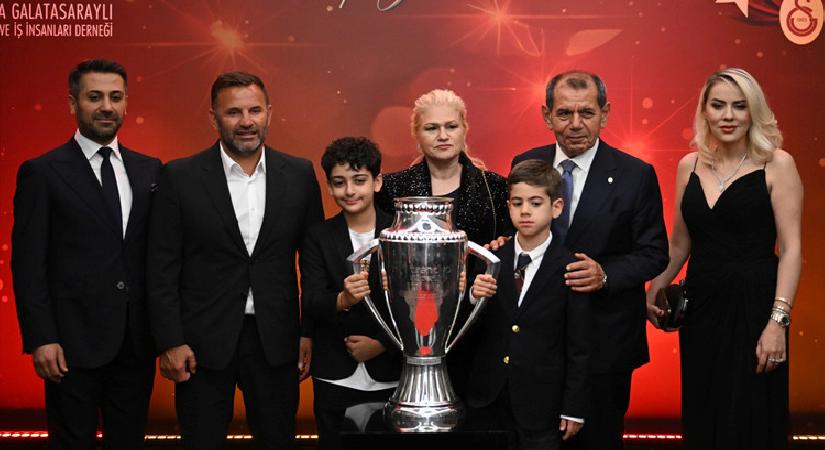 Galatasaray’ın şampiyonluğu Ankara’da kutlandı! Özbek ve Buruk’tan açıklama