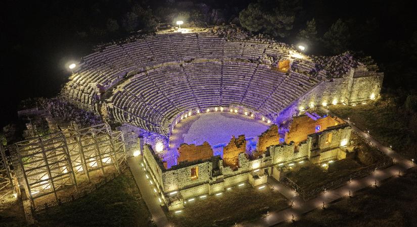 Gece müzeciliğinde yeni dönem. Patara Antik Kenti ışıklarla aydınlatıldı