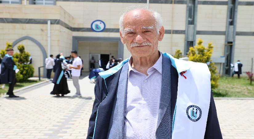 Hayalini kurduğu kısımdan 75 yaşında mezun oldu