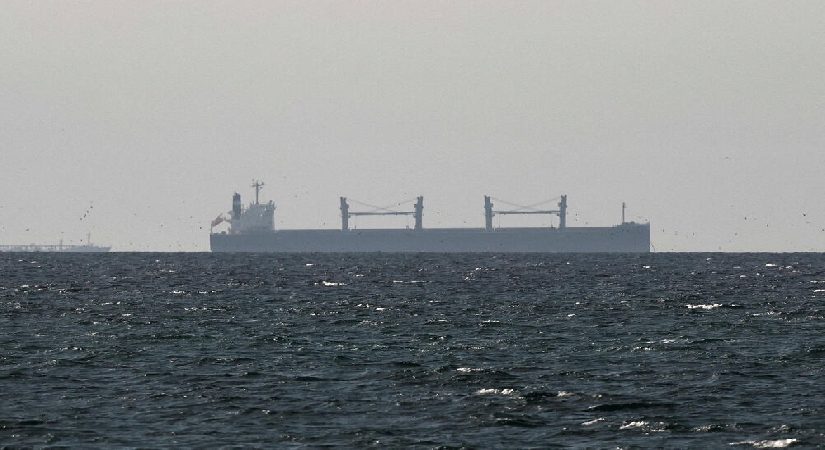 Hürmüz’de son durum: Bir tanker daha vuruldu