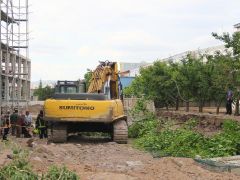 Kayseri’de bahçe duvarı devrildi. Bir personel hayatını kaybetti