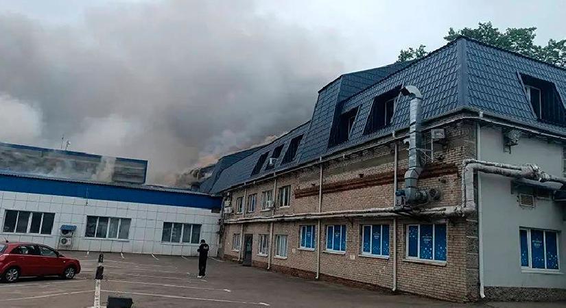 Moskova’ya yüzlerce İHA ile hücum: Petrol rafinerisinde patlama