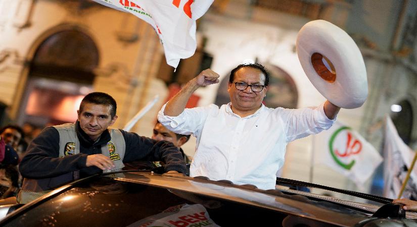 Peru’da devlet başkanlığı seçiminin 2. tipinde solcu aday Sanchez öne geçti