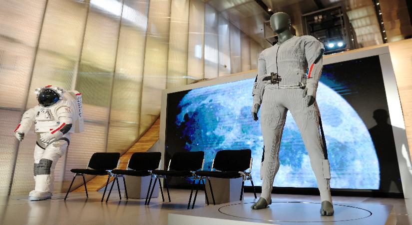 Prada, Ay’a gidiyor: NASA astronotları için yeni kıyafet tanıtıldı