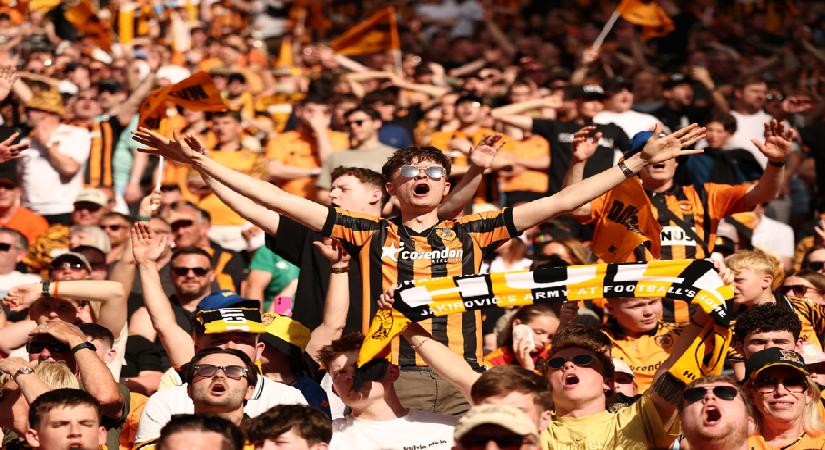 Şampiyonluk sonrası tatil. Hull City taraftarı Türkiye’de
