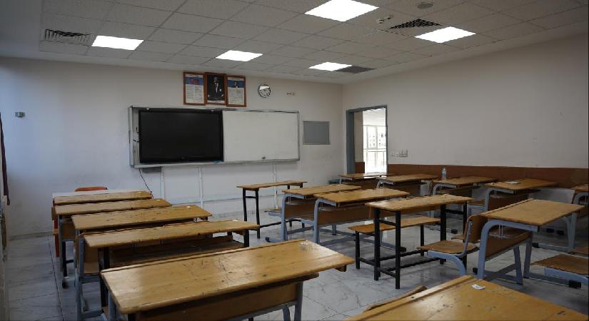 Sınıfta kalınca müdür yardımcısına ileti attı, mahkeme okulunu değiştirdi