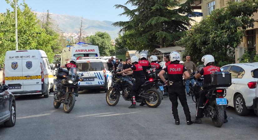 Tabancayla kızını ve eşini öldürüp, başka kızını yaraladı