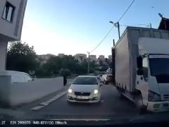Trafikte değişik anlar: ‘Aracım arıza yaptı’ dedi, yol vermedi