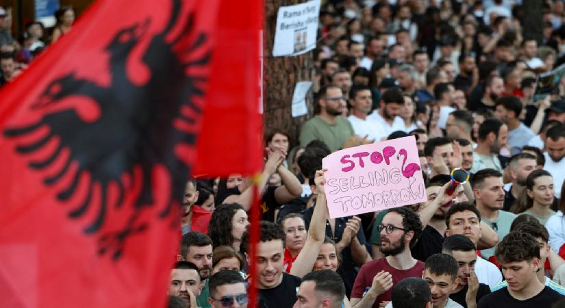 Trump’ın damadının projesi halkı sokağa döktü. “Arnavutluk satılık değil”