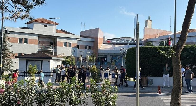 Tutuklanan Silivri Belediye Başkanı Bora Balcıoğlu görevden uzaklaştırıldı