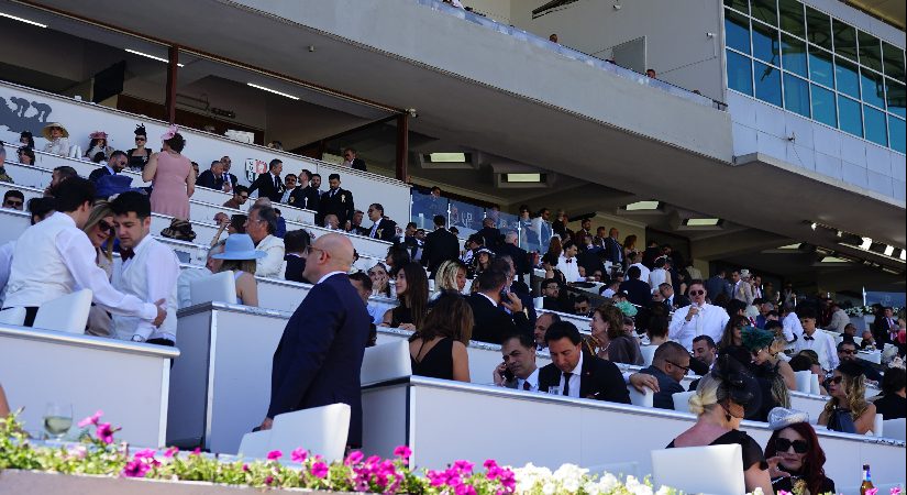 Veliefendi Hipodromu’nda Gazi Koşusu heyecanı. Seyirci rekorunun kırılması bekleniyor