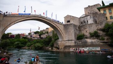 460 yıllık gelenek. Mostar Köprüsü Atlayışları yapıldı