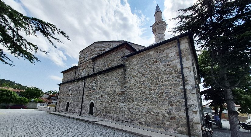534 yıldır dimdik ayakta. Gizemli sembolleri dikkat çekerken, kıblesi milim şaşmıyor