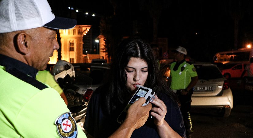 Adana’da trafik kontrolü; 42 şoföre idari para cezası