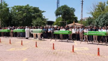 Antalya’daki katliam üzere kazada hayatını yitiren beş bireye gözyaşlarıyla veda