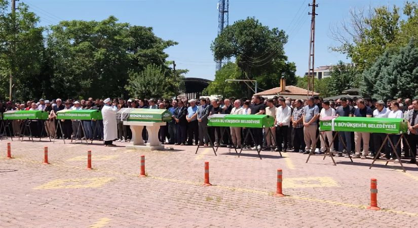 Antalya’daki katliam üzere kazada hayatını yitiren beş bireye gözyaşlarıyla veda